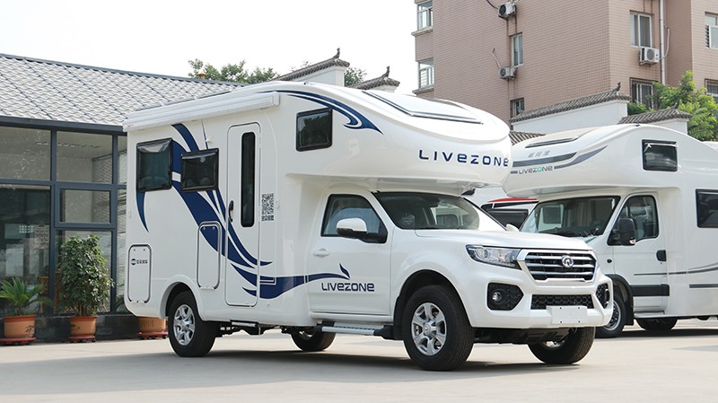 帶老人和孩子出行最合適，還是四驅(qū)房車(chē)