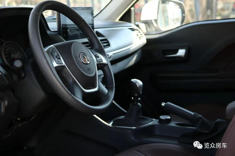 兩張雙人床，使用還方便的房車